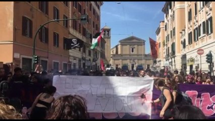 Download Video: Roma, tensione al corteo contro gli Stati Generali della Natalità