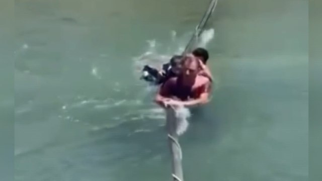 Şanlıurfa'da sulama kanalında akıntıya kapılan çocuk son anda kurtarıldı