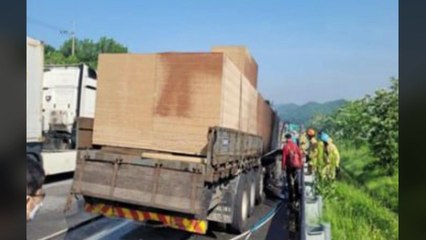 곤지암나들목 근처 25톤 화물차에서 불..."엔진룸에서 시작" / YTN
