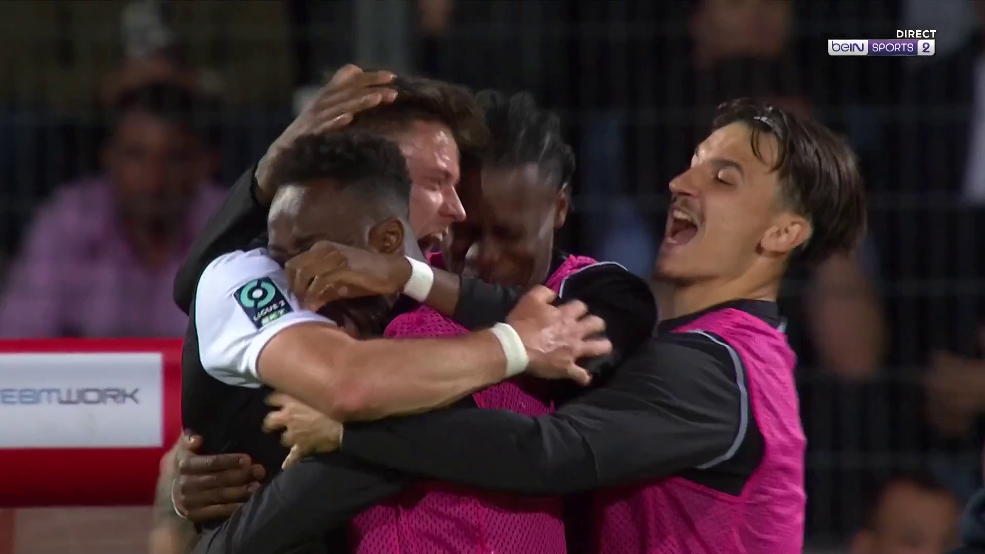 Ligue 2 : le magnifique coup-franc de Pierrick Capelle qui maintient Angers en vie
