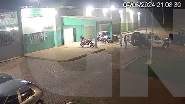 Preso por tráfico de drogas dá 'olé' em policiais e foge algemado em Guaíra