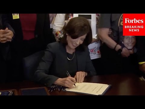 Gov. Kathy Hochul Signs New Law To Decrease NYC Speed Limits To Protect Pedestrians
