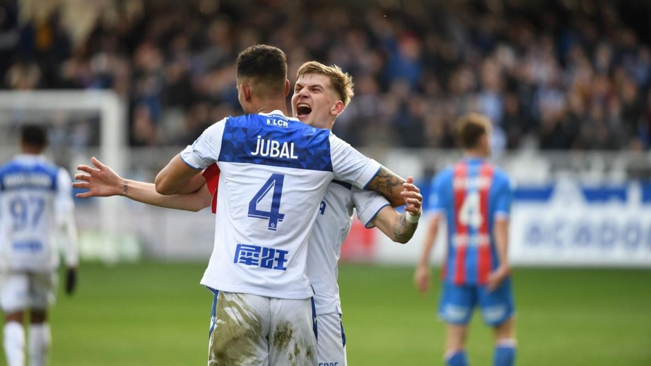 L'AJA remporte le titre et retrouve la Ligue 1 un an après l'avoir quittée.