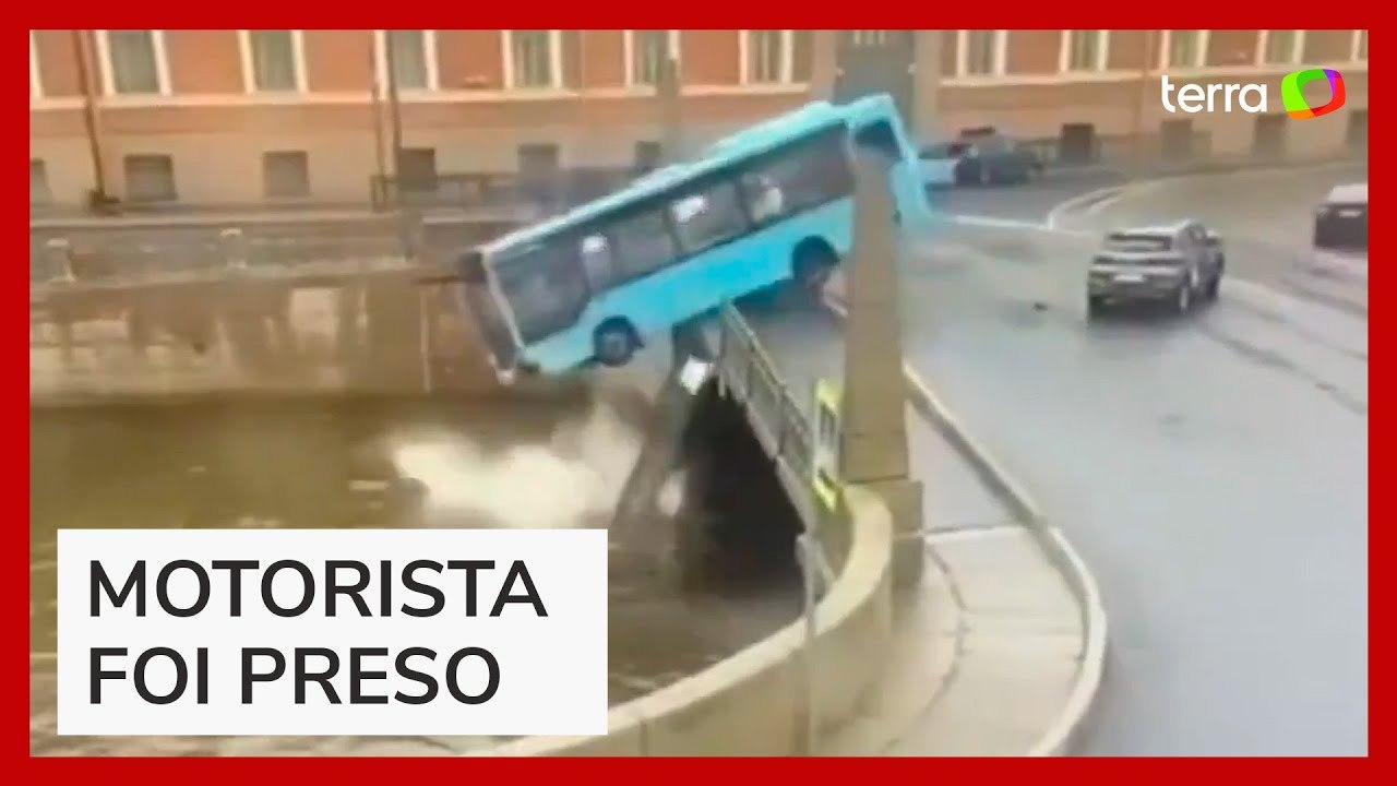 Ônibus desgovernado cai em rio e deixa ao menos três mortos na Rússia