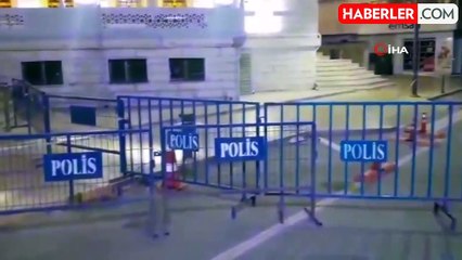 Şiddetli rüzgar caminin kurşunlarını uçurdu