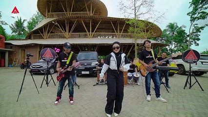 Syahiba Saufa_Mataharinya Dunia [Official Music Video]