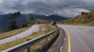 Atención viajeros: tramo de la vía Bogotá – Girardot está cerrada por deslizamiento de tierra