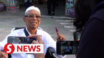 75-Year-Old Voter Shows Wheelchair Can't Stop Civic Duty 🗳️