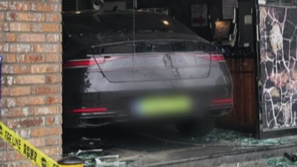 식당으로 차량 돌진..."브레이크 대신 가속 페달 밟아" / YTN
