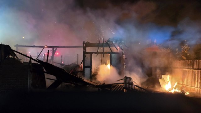 군산 주택 화재로 30대 남성 사망...경찰, 방화 여부 조사 / YTN