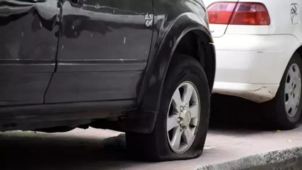 Beyoğlu’nda kaldırımda park halindeki 11 aracın lastiği bıçakla patlatıldı