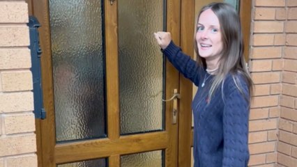 Woman's joyous surprise reunion with mom just in time for Christmas