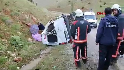 Yolcu minibüsü devrildi: Çok sayıda yaralı var