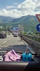 Lecco, in bici sul Terzo ponte della Statale 36: ''E' impazzito!''