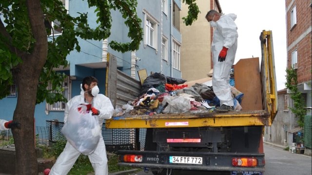 Evden 17 kamyon çöp çıktı