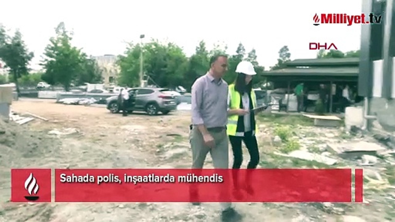 Çift yelek taşıyor! Sokakta polis, inşaatta müh...