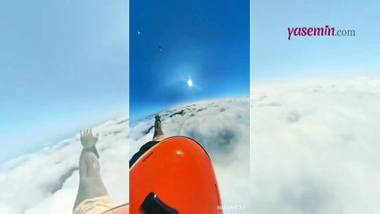 O anlar sosyal medyada viral oldu! Paraşütle yağmur bulutunun içinden geçti