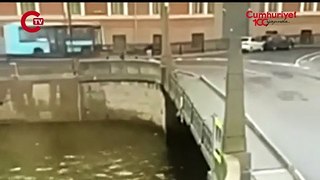Otobüs köprüden düştü, yedi kişi hayatını kaybetti