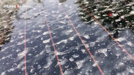 Mersin'i toz bulutu kapladı, araçlar çamura bulandı