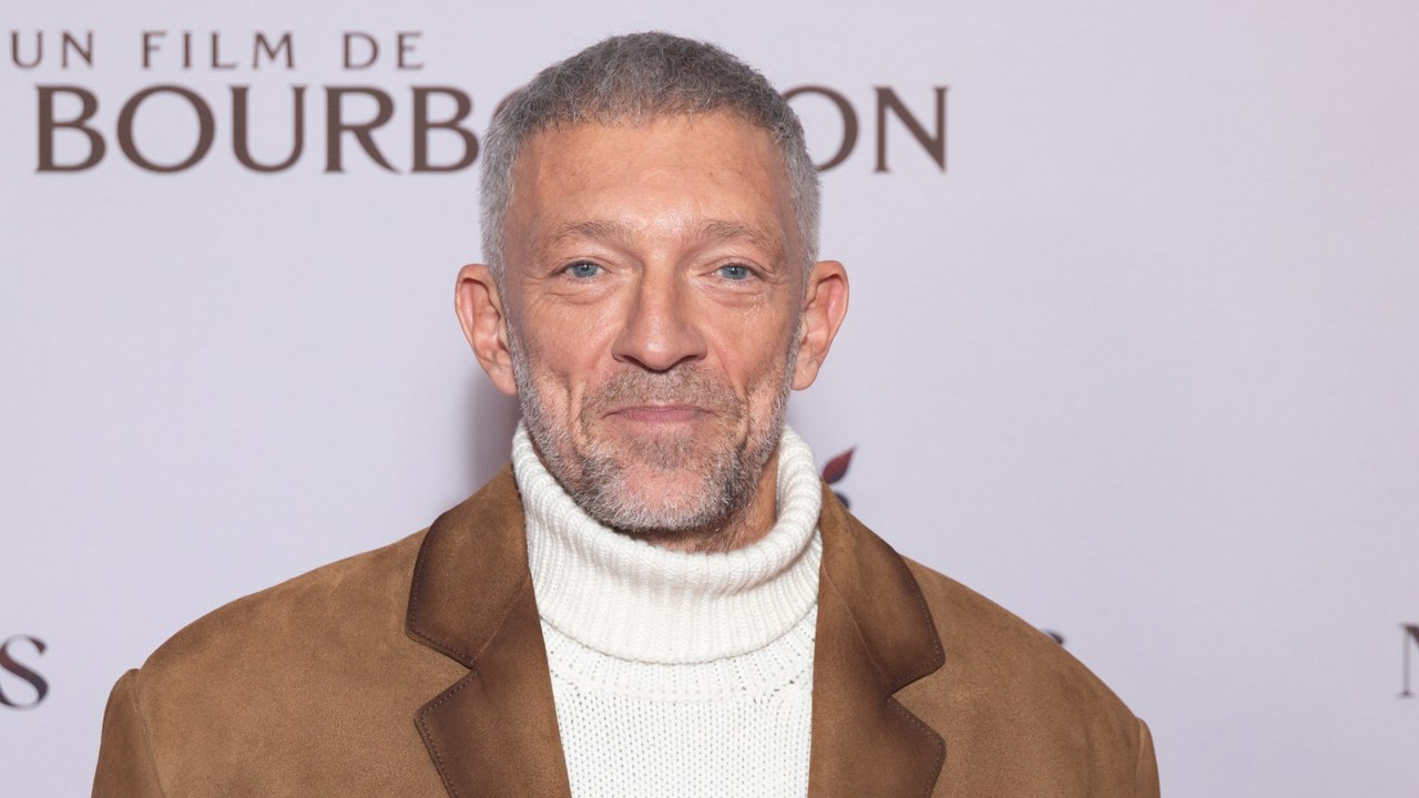 GALA VIDEO - Vincent Cassel en couple avec Narah Baptista : il ne se lasse pas d’admirer sa belle !