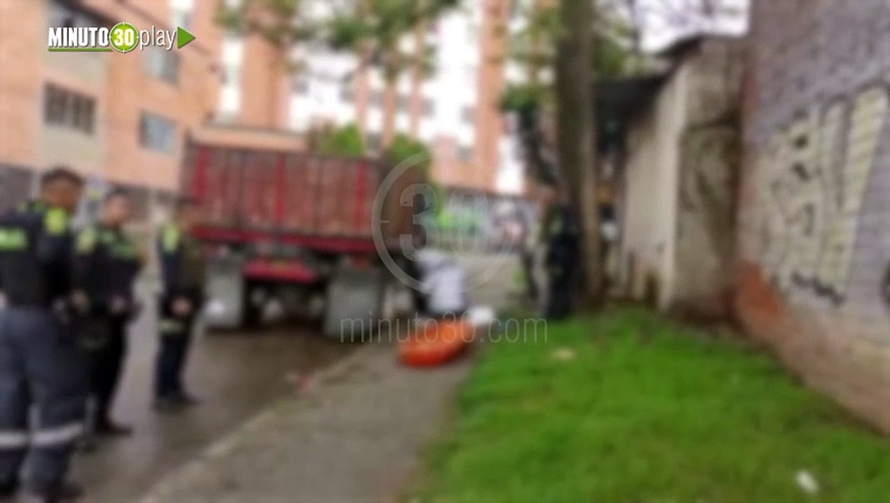 Un hombre baleado fue hallado debajo de una volqueta en el barrio Calasanz
