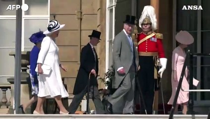 Regno Unito, prima festa in giardino dell'anno per Carlo e Camilla