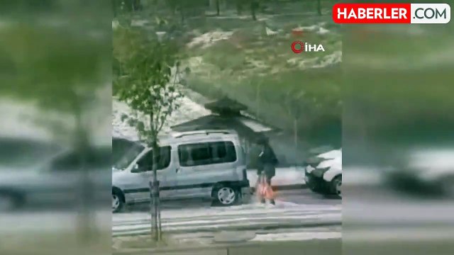 Başkent'te dolu yağışı kenti beyaza bürüdü