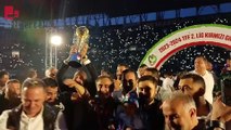 1. Lige'e yükselen Amedspor şampiyonluk kupasını kaldırdı.