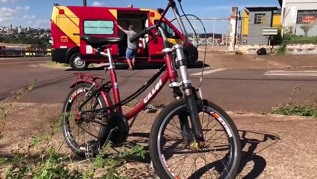 Mulher sofre suspeita de fratura no nariz após cair de bicicleta no 14 de Novembro