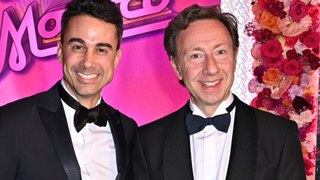 GALA VIDEO - Stéphane Bern et son chéri Yori à l’Eurovision : le couple uni et souriant derrière Slimane