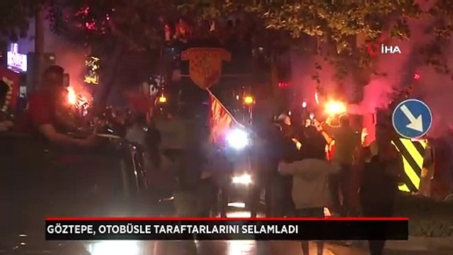 Göztepe, otobüsle taraftarlarını selamladı