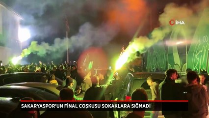 Sakaryaspor’un final coşkusu sokaklara sığmadı