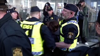Eurovision'un düzenlendiği Malmö Arena önünde İsrail'i protesto eden 10 kişi gözaltına alındı