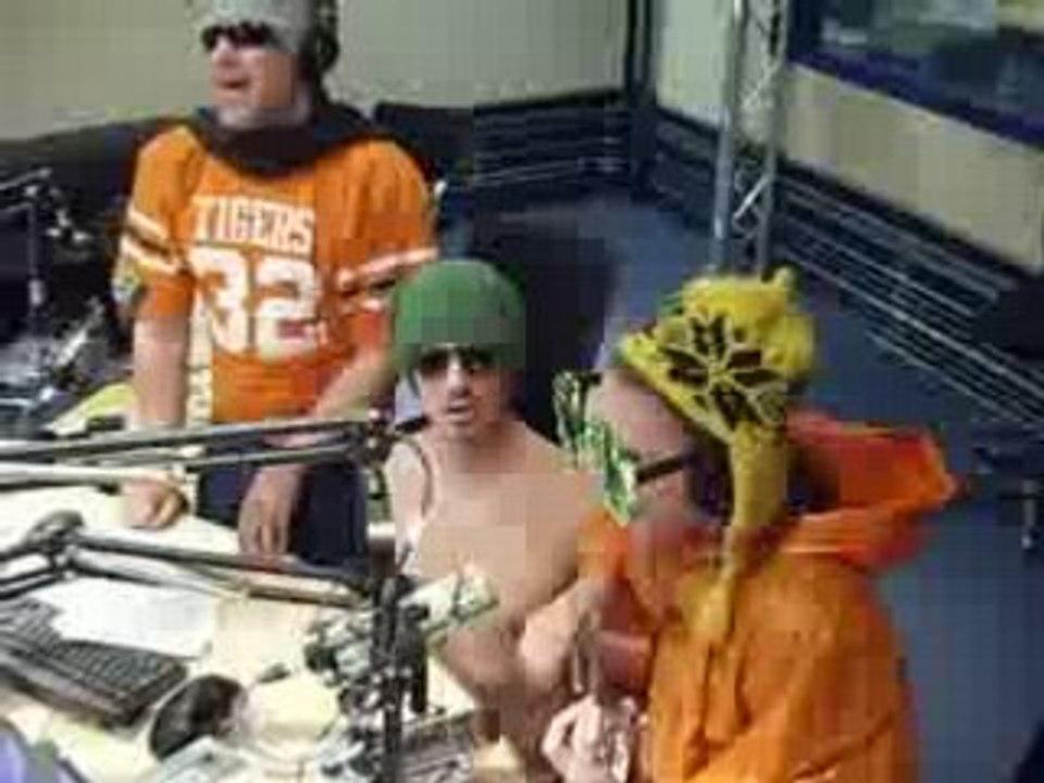 Le Uku du Friday feat. O'Connell S01E11 Blur - Song 2