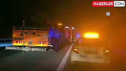 Anadolu Otoyolu'nda park halindeki tıra çarpan tırda 2 kişi öldü