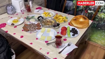 Konya'da Tarihi Bedesten Çarşısında Babadan Kalma Kahvaltı Salonu