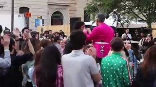 Roma, a piazza San Silvestro torna il Karaoke con Fiorello e The Kolors