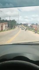 "Vídeo Chocante Circula nas Redes Sociais: Mulher com Transtorno Mental Lança Pedras na Avenida Brasil"