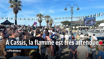 Le public présent en nombre à Cassis pour l'arrivée de la flamme