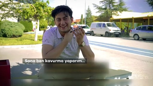 Öğrencilerin annelerine sürprizi hem duygulandırdı hem de gülümsetti