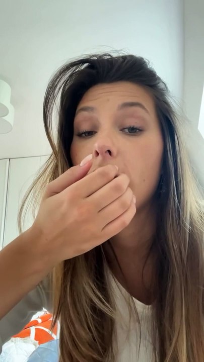 "Je sais pas comment j'ai fait pour perdre du poids, je sais même pas combien j'ai perdu en réalité parce que j'ai pas de balance ici je vous ai déjà dit pour moi c'est un non sujet."Camille Cerf, Instagram