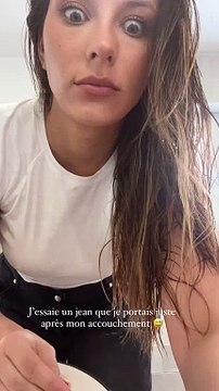 Sur Instagram, elle enfile ainsi un jean qu'elle portait juste après son accouchement et il est clair que la différence est flagrante ! Le jean est beaucoup trop grand pour elle à tel point qu'elle nage dedans.Camille Cerf, Instagram