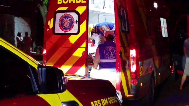 Jovem de 27 anos fica inconsciente após cair de moto no Jardim Veneza