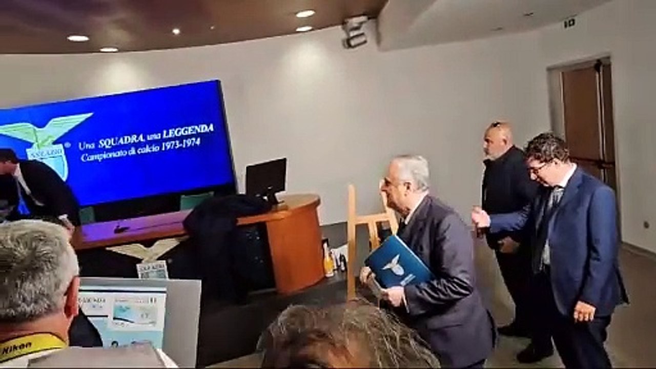Lazio, svelato il francobollo in onore della banda del 1974