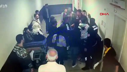 Sedyeden kalkıp doktora saldırdı