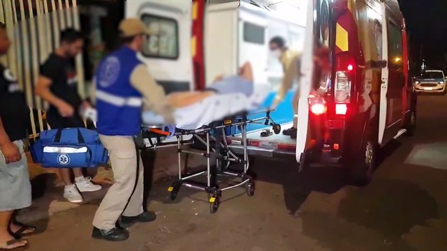 Mulher de 54 anos fere a cabeça ao cair dentro de casa no Santa Felicidade