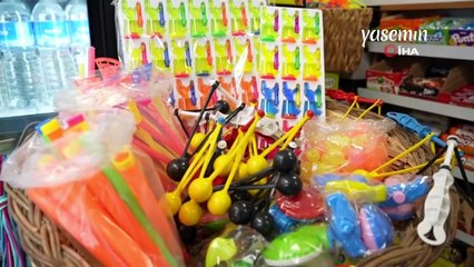 Süpermarketlere karşı mahalle bakkalı! Babasının 65 yıllık vasiyetini devam ettiriyor