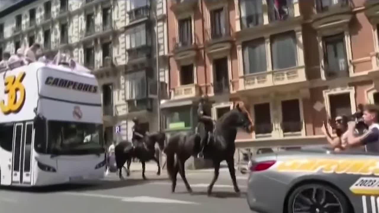 Ancelotti repite su icónica foto con el puro y las gafas de sol