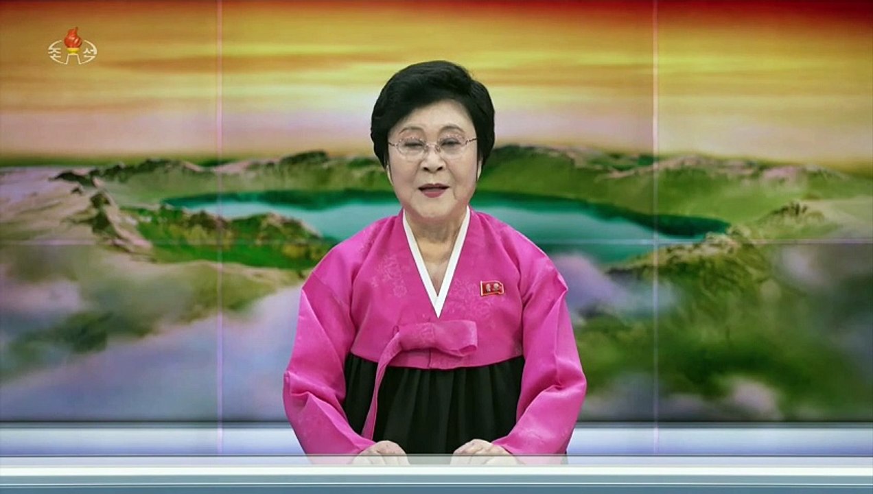 Estimado camarada Kim Jong Un presencia disparo de prova de projéteis teleguiados de lança-foguetes reativos de calibre 240mm