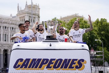 ريال مدريد يحتفل مع جماهيره بلقب الدوري